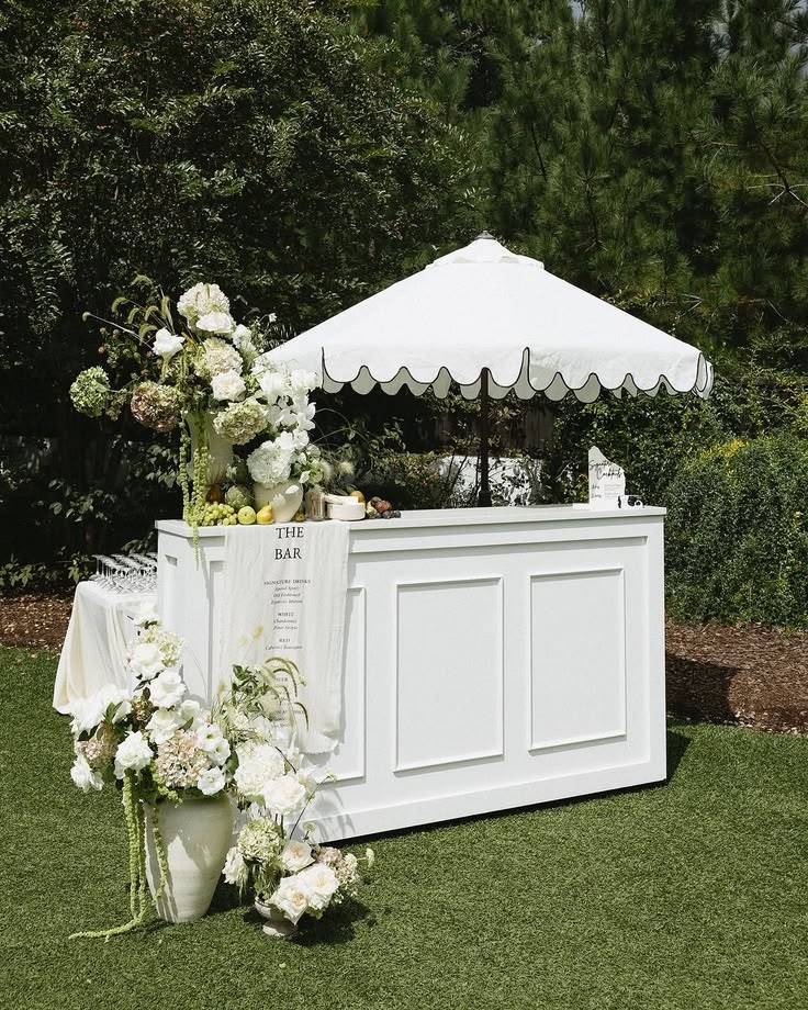 How to Hire a Premium Cocktail Catering Service for Your Wedding