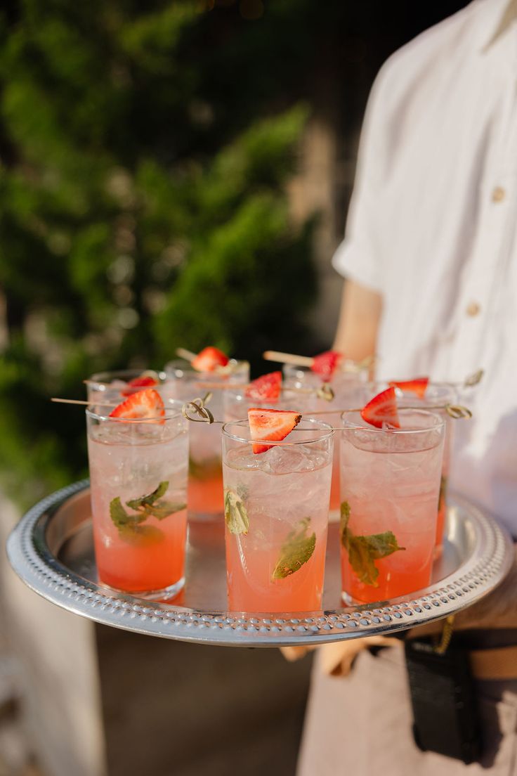 Bartender preparing a non-alcoholic cocktail